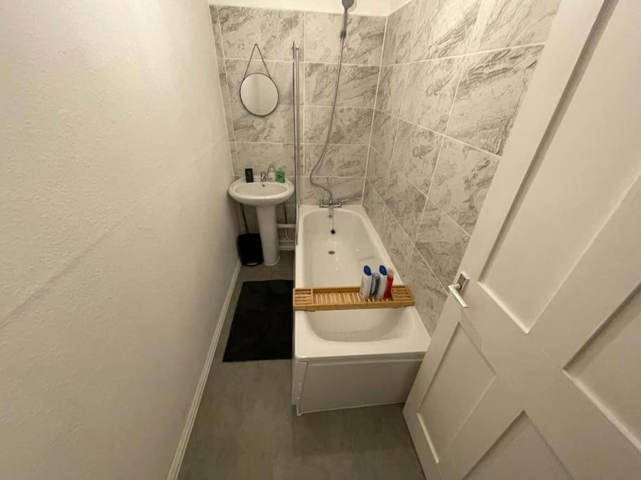 Stunning 2 Bedroom On Tower Bridge Londres Exterior foto